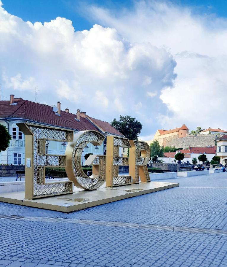 Eszterlanc Apartman Еґер Екстер'єр фото
